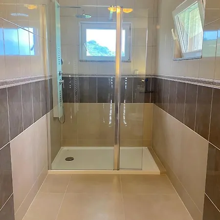 Natalie Sea View With 3 Bedrooms And Everything Is Air-conditioned Апартаменты