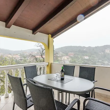 Natalie Sea View With 3 Bedrooms And Everything Is Air-conditioned Апартаменты Сали