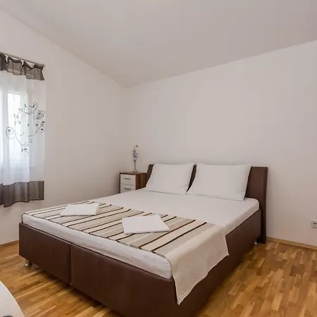 Апартаменты Natalie Sea View With 3 Bedrooms And Everything Is Air-conditioned
