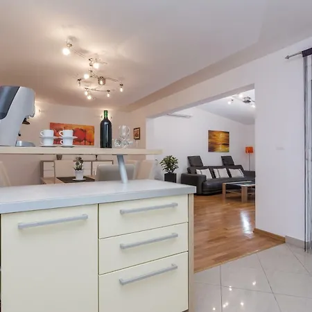 Natalie Sea View With 3 Bedrooms And Everything Is Air-conditioned *