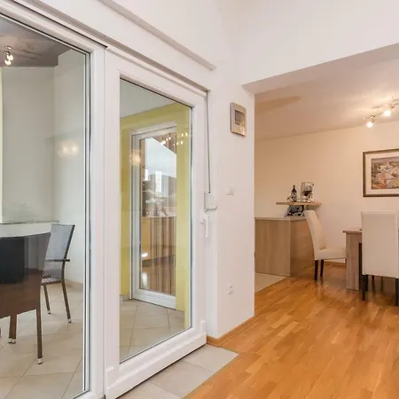 Natalie Sea View With 3 Bedrooms And Everything Is Air-conditioned * Сали