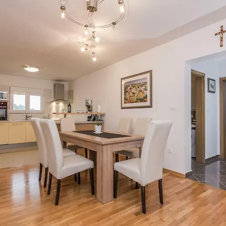 Natalie Sea View With 3 Bedrooms And Everything Is Air-conditioned * Сали