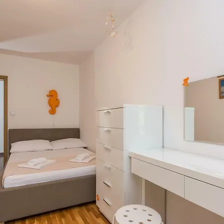 Апартаменты Natalie Sea View With 3 Bedrooms And Everything Is Air-conditioned