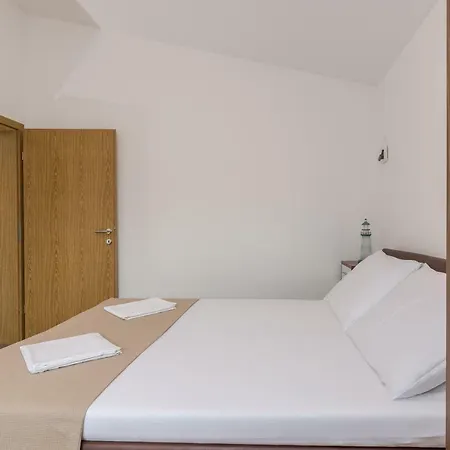Апартаменты Natalie Sea View With 3 Bedrooms And Everything Is Air-conditioned