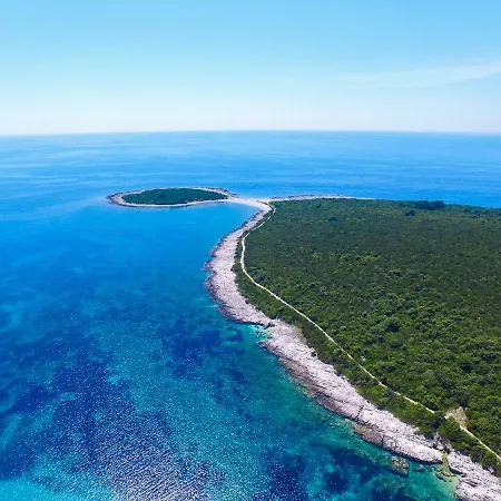 Апартаменты Natalie Sea View With 3 Bedrooms And Everything Is Air-conditioned