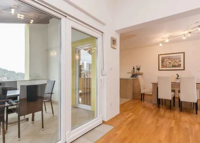 Natalie Sea View With 3 Bedrooms And Everything Is Air-conditioned * Sali
