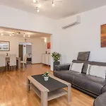 Natalie Sea View With 3 Bedrooms And Everything Is Air-conditioned *