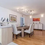 Natalie Sea View With 3 Bedrooms And Everything Is Air-conditioned Sali