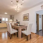 Natalie Sea View With 3 Bedrooms And Everything Is Air-conditioned * Sali