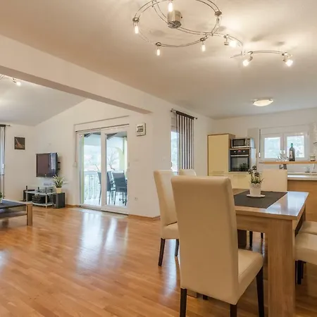 Natalie Sea View With 3 Bedrooms And Everything Is Air-conditioned