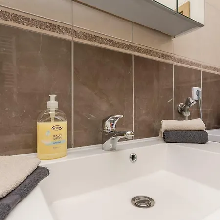 Natalie Sea View With 3 Bedrooms And Everything Is Air-conditioned Apartment Sali