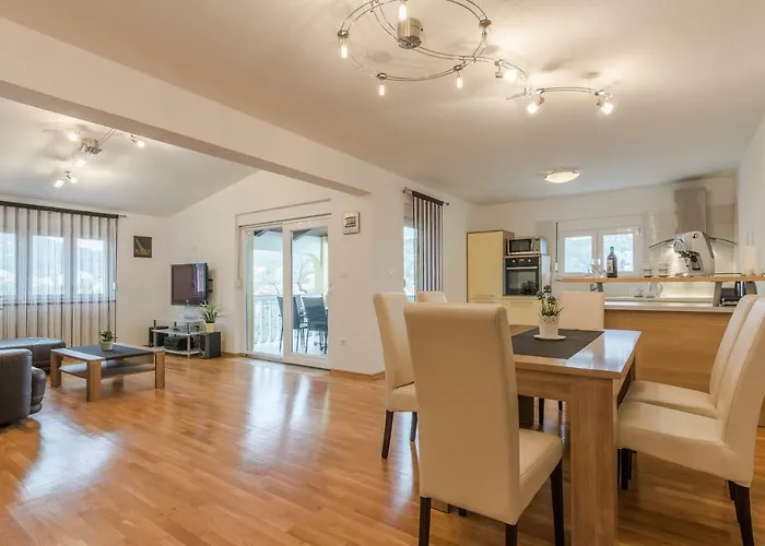 Natalie Sea View With 3 Bedrooms And Everything Is Air-conditioned