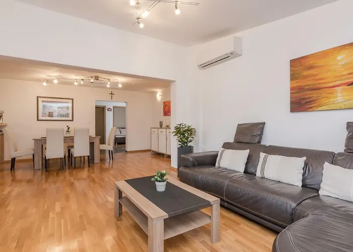 Natalie Sea View With 3 Bedrooms And Everything Is Air-conditioned *