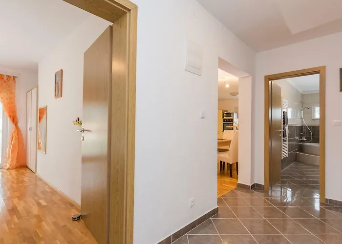 דירה Natalie Sea View With 3 Bedrooms And Everything Is Air-conditioned