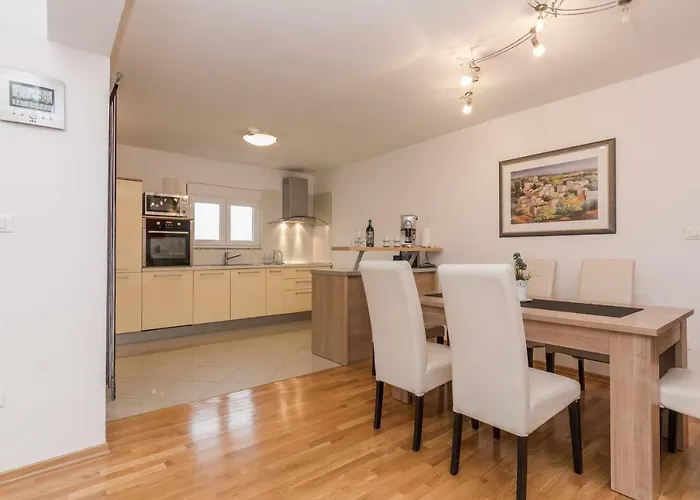 Natalie Sea View With 3 Bedrooms And Everything Is Air-conditioned