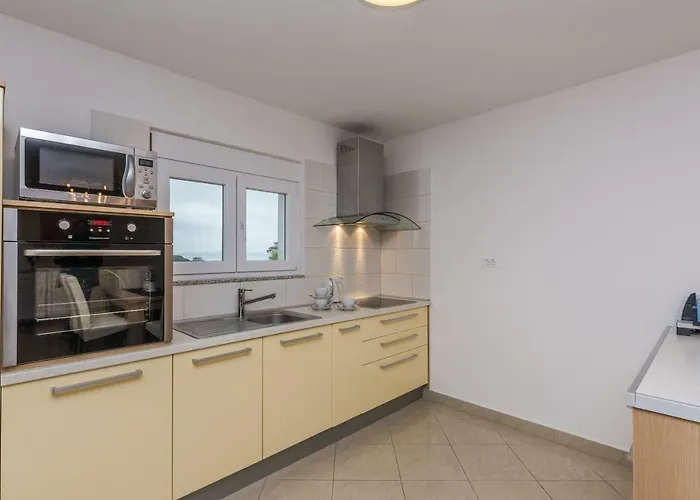 Natalie Sea View With 3 Bedrooms And Everything Is Air-conditioned *