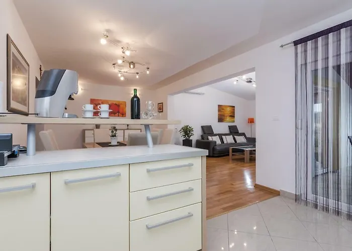 Natalie Sea View With 3 Bedrooms And Everything Is Air-conditioned *