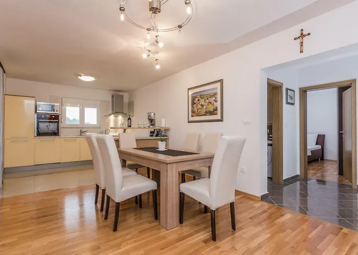 Natalie Sea View With 3 Bedrooms And Everything Is Air-conditioned * 萨利